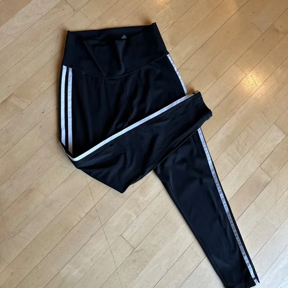 Adidas Classic 3 stripe leggings, Med - Picture 4 of 4